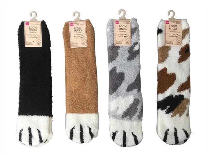 ダイソーモコモコルームソックス猫