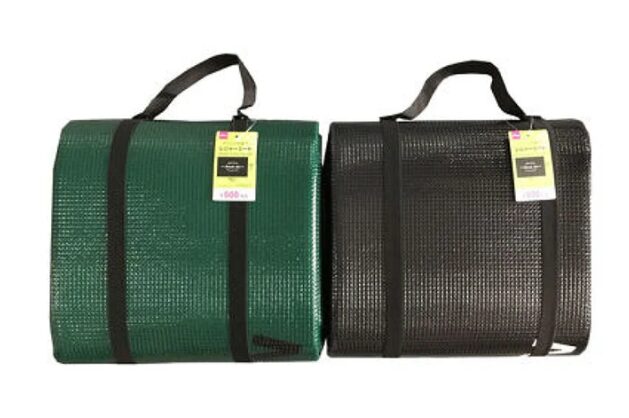 ダイソー　持ち手付レジャーシート