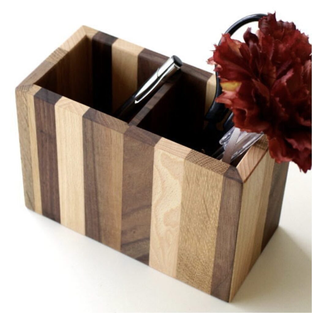 ナチュラルウッドのモザイクペンたて