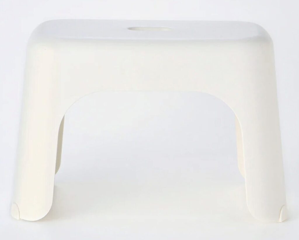 ダイソー(スタンダードプロダクツ)の風呂イス(2足、WH)