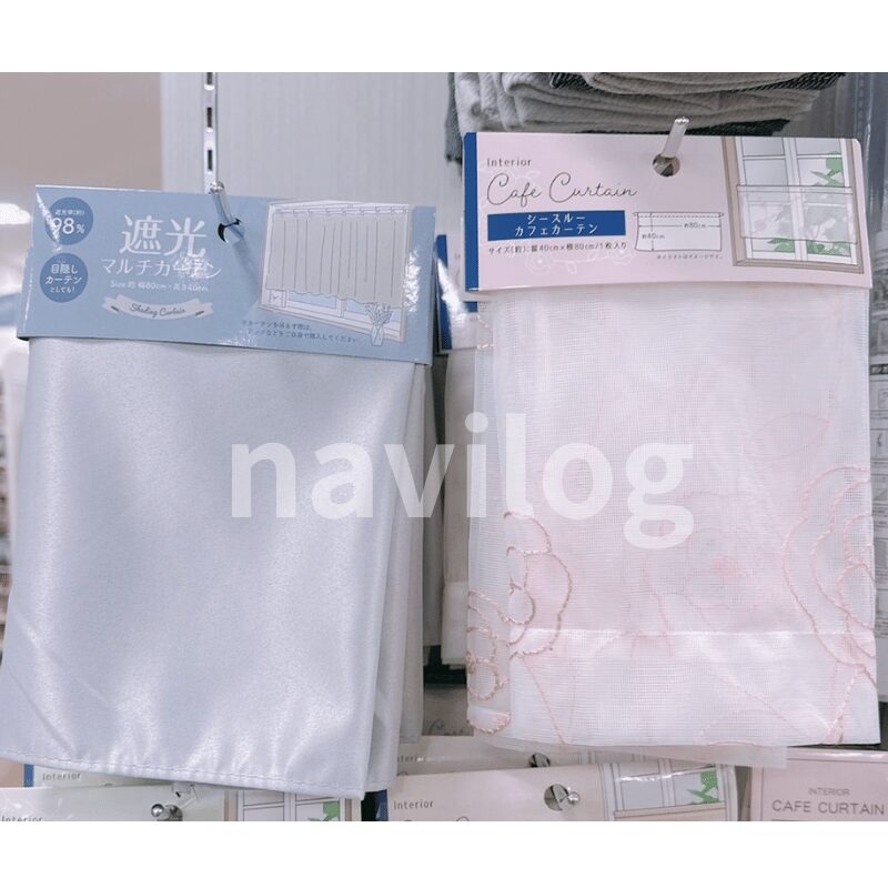 (左)遮光マルチカーテン(右)シースルー刺繍カフェカーテン(花柄)