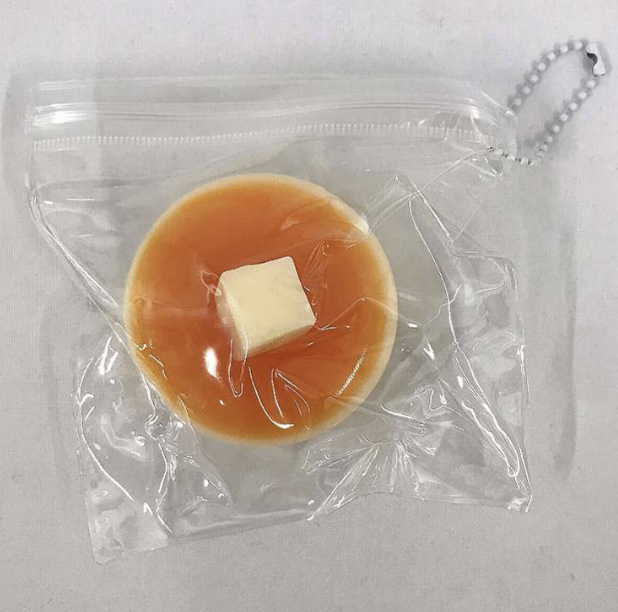 キャンドゥのむにゅっとたまごおにぎり キーホルダー